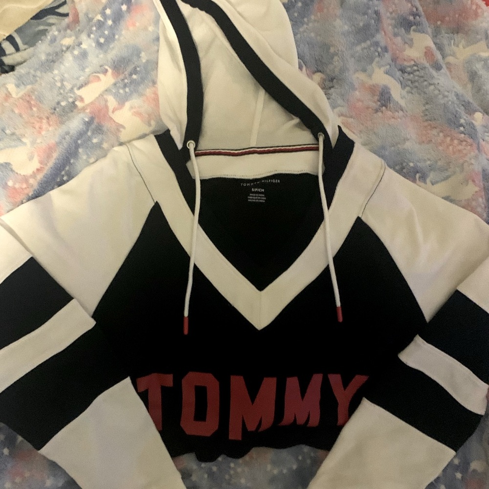 Tommy Hilfiger cropped hoodie size small